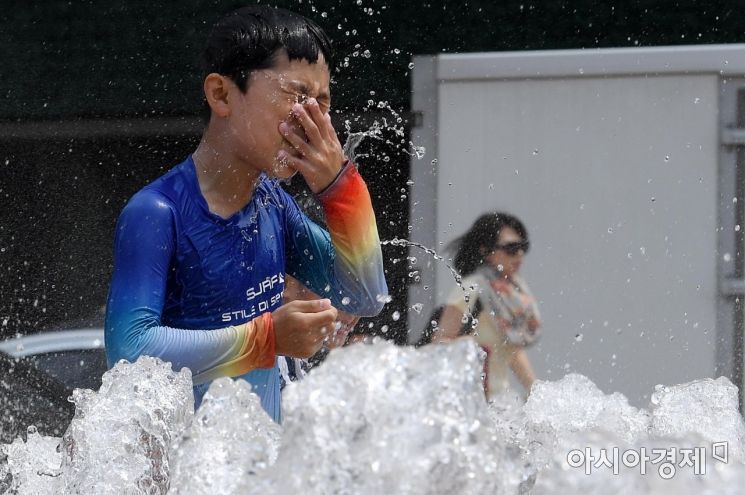 [포토] 도심 속 물놀이