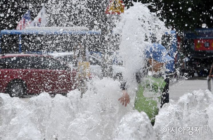 [포토] 도심 아이들의 피서법
