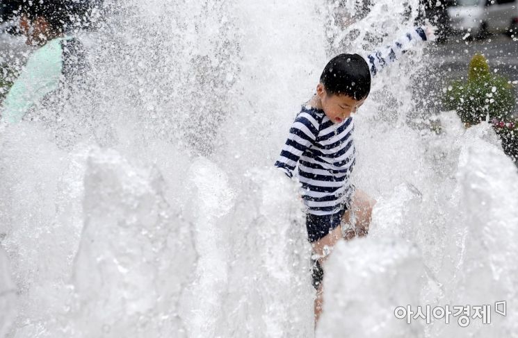 [포토] 시원한 폭염 속 물놀이