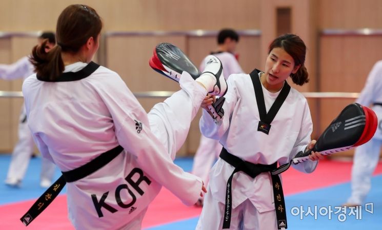 [포토]금빛 발차기 훈련