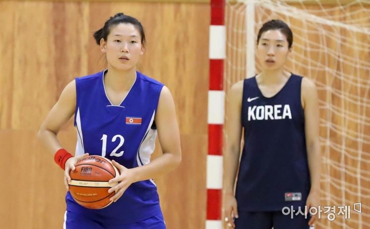[포토]진지한 남북 여자농구 단일팀