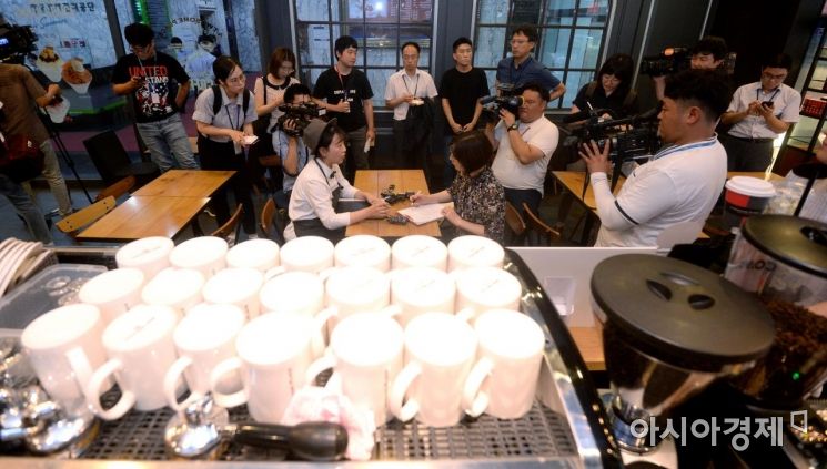 [포토] 종로구, 카페 내 일회용품 사용 단속 나서