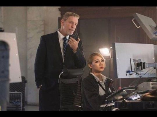 CL 근황, 존 말코비치와 촬영 중…‘블랙 슈트 입은 킬러’