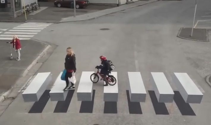 [과학을읽다]도로 위에 아이가 있다 '멈춰!'