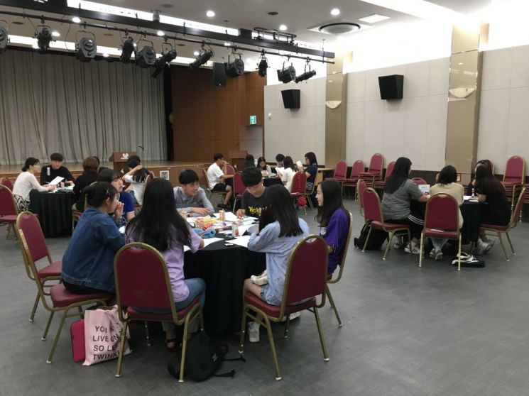 지난 6월 성북구청 아트홀에서 진행된 성북구 청소년구정참여단 2차 정기회의