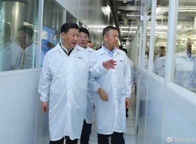 시진핑 중국 주석이 지난해 우한의 반도체 회사 XMC를 시찰하는 장면. 사진=신화망