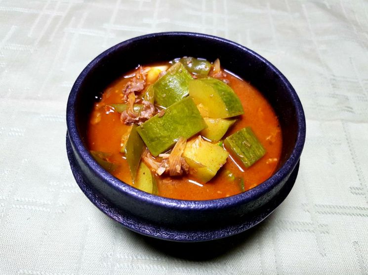 [한국의 맛] 구수하고 얼큰한 맛의 여름철 찌개'호박감정'