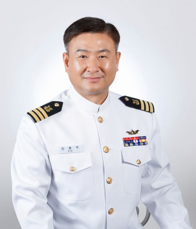 LG, 한강에 빠진 시민 구한 김용우 해군 중령에게 '의인상'