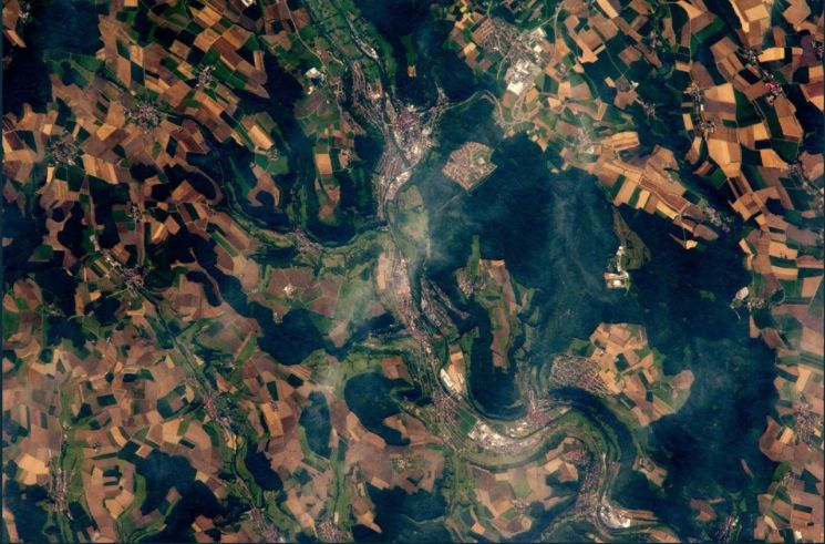 우주비행사가 본 지구…"녹색 지구가 갈색으로 변했어"