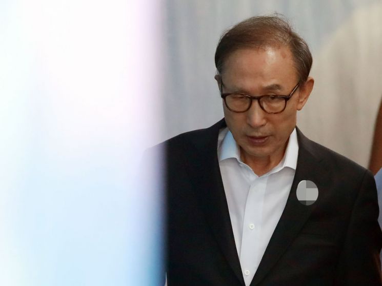 '다스 횡령ㆍ삼성 뇌물' 이명박 재판, 다음달 6일 결심공판 