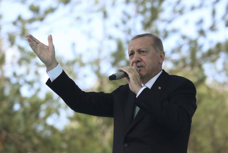 에르도안 터키 대통령 "달러는 터키가 가는 길 막지 못한다"