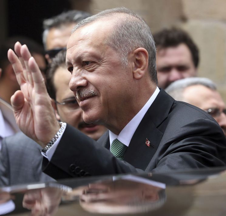 에르도안 터키 대통령 "아이폰만 있나, 삼성도 있다"