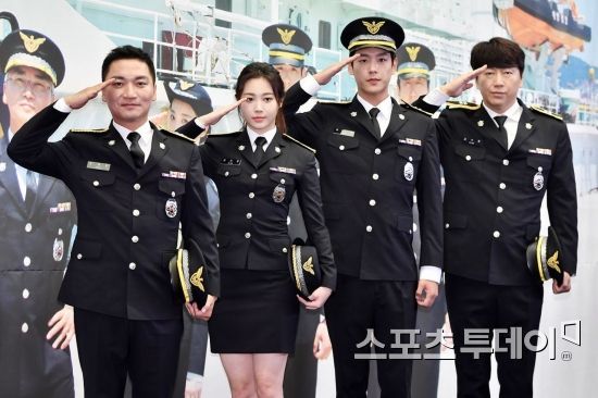 해양경찰 체험 예능 '바다경찰'의 주인공들.