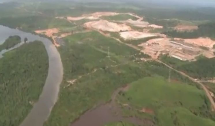 무분별한 개발로 파괴돼 가고 있는 아마존강 일대. [사진=유튜브 화면캡처]