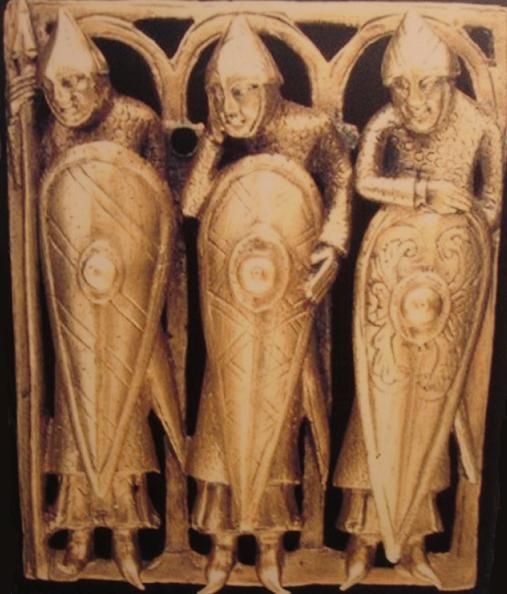 중세 초기에 주로 쓰이던 카이트 방패 모습. 원형 방패보다 폭을 줄여 움직이기 쉽고, 하반신까지 보호하기 위해 길쭉한 형태로 만들어졌다.(사진=위키피디아)