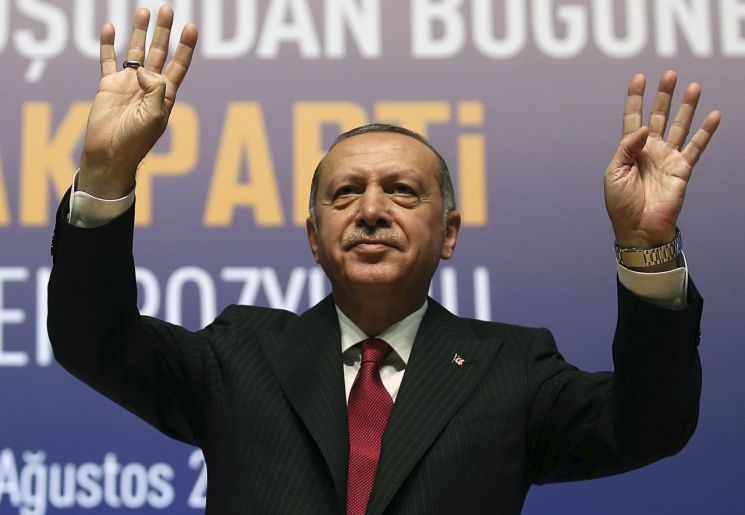 터키 대통령 "아이폰 등 미국 전자제품 보이콧"