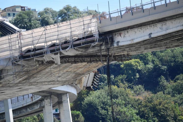 다리붕괴 이후, 이탈리아 정치권 책임공방 벌여…"네 탓이야"