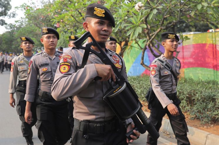 "아시안게임 때문에…印尼서 시민 수십명 경찰에 총맞아 사망"