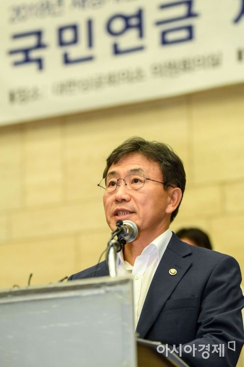[포토] 국민연금 공청회 참석한 권덕철 차관