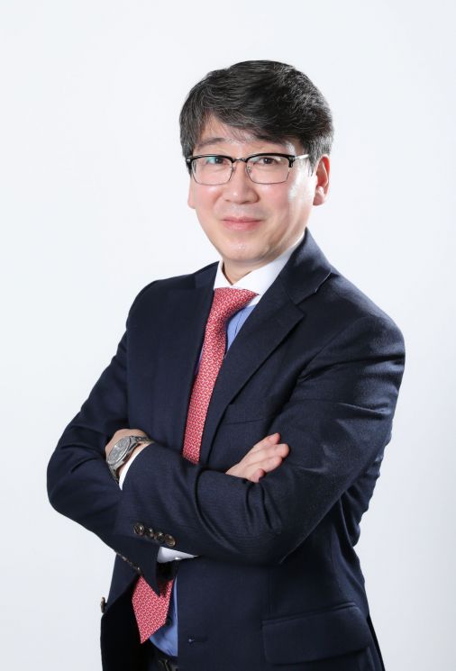 [CEO칼럼] 화장품 10만 브랜드 시대, '혁신과 재미'로 살아남기