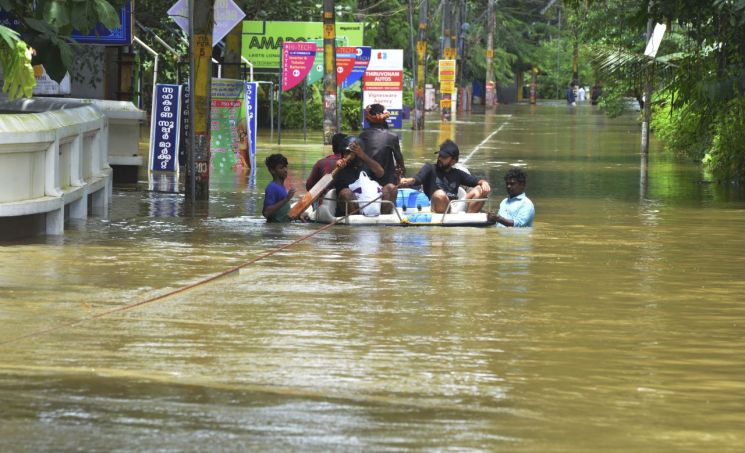 인도 남부 홍수로 324명 사망 