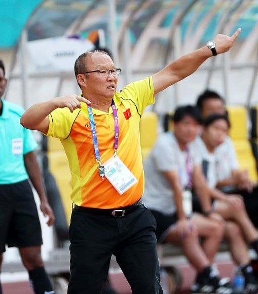 일본도 격파한 베트남, '박항서 매직'…현지 매체 대서특필