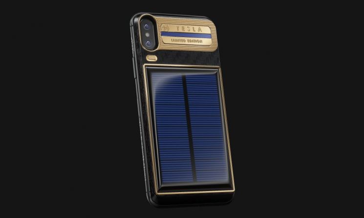 태양광 패널을 탑재한 아이폰X 개량버전
