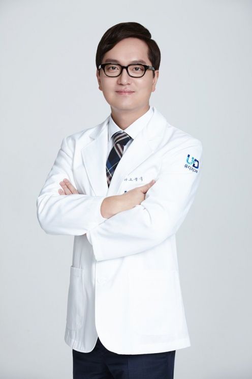 "권위주의 뽑은게 유디치과 성공 비결"
