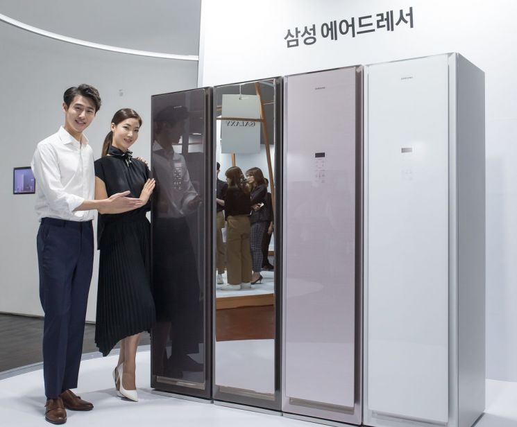 삼성 의류청정기 '에어드레서' 첫선…스타일러와 한판(일문일답)