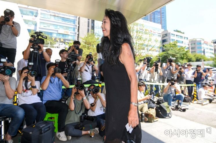 김부선, 30분 만에  조사 거부 후 귀가…"추후 정식으로 진술"