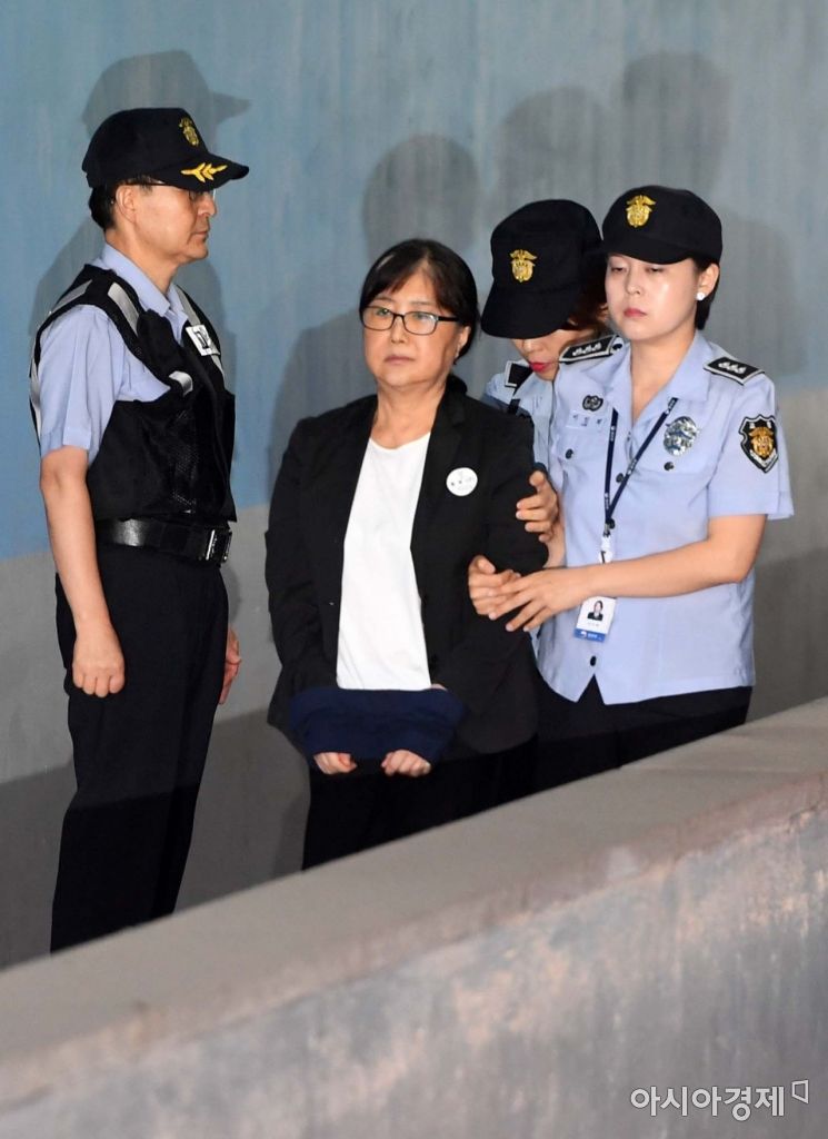 '비선실세' 최순실, 항소심도 징역 20년…안종범은 감형 