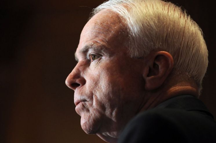 美공화 거물 매케인 상원의원 별세…트럼프 "연민과 존경" 애도(종합)