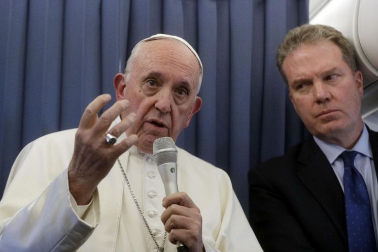 "교황 성학대 사실 알고도 은폐" 주장에…교황 "아무 말도 않을 것"