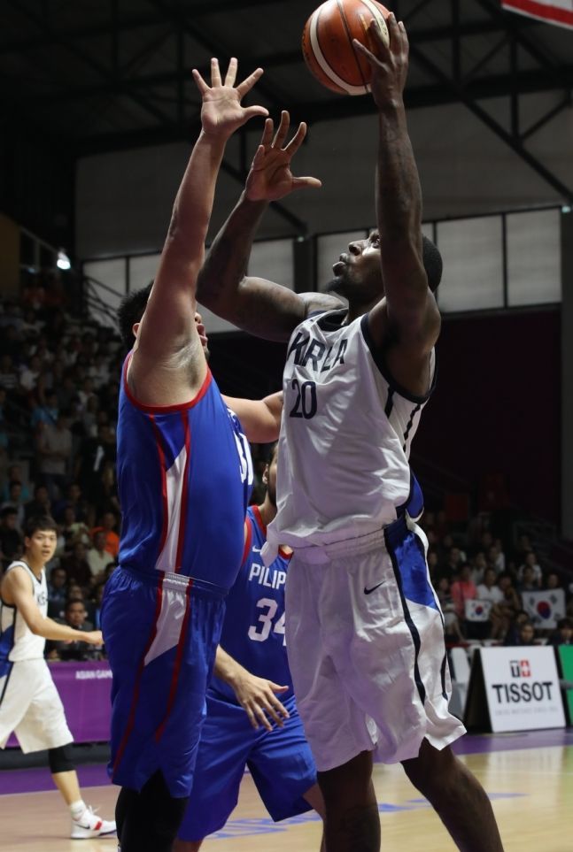 [AG]남자농구, MBA 스타 조던 클락슨 앞세운 필리핀 꺾고 4강 진출