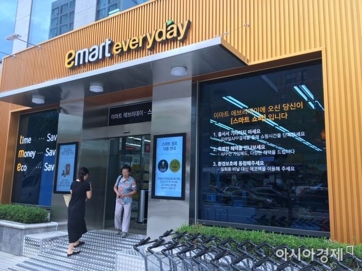 [르포]슈퍼마켓도 스마트하게 “계산은 앱으로, 상품은 플라스틱 카드로”(종합)