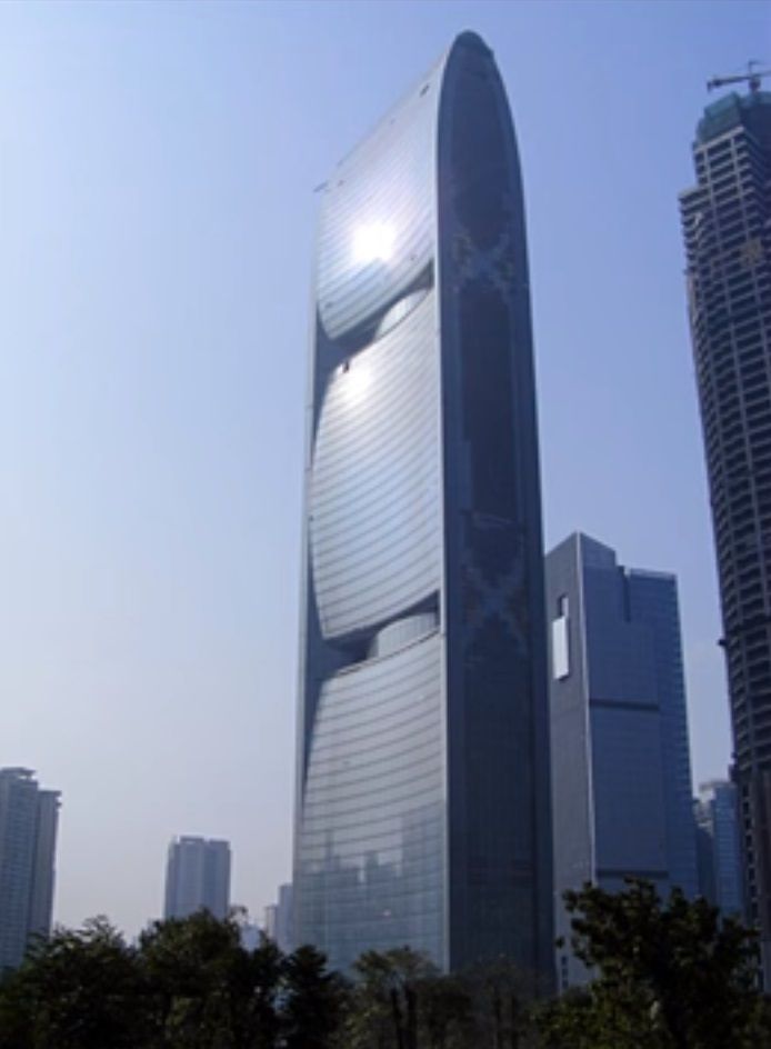 제로에너지빌딩의 대표적 건물로 손꼽히는 중국 광저우 펄 리버 타워. 건물 중간에 빌딩풍을 이용할 수 있는 여러 대의 풍력발전기가 설치돼 필요한 전력을 생산합니다. [사진=유튜브 화면캡처]