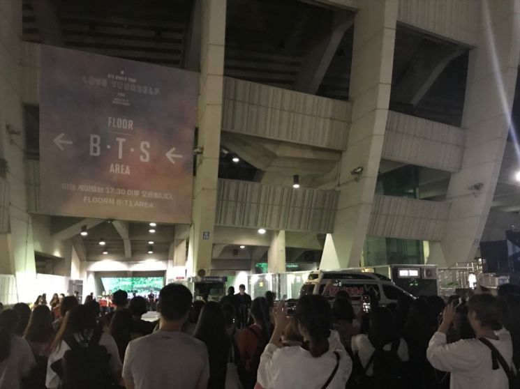 방탄소년단 공연은 170분, 아미들의 축제 ‘겉돌’은 24시간