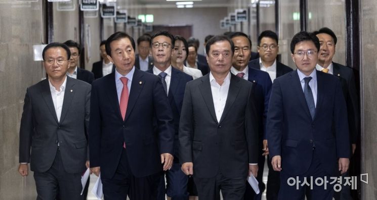 [포토] 회의 참석하는 자유한국당 비대위원들