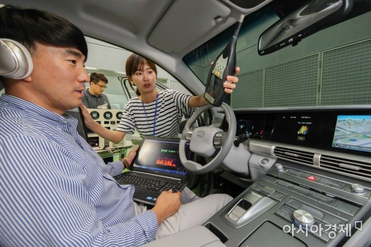 카카오, AI 기술 현대·기아차에 탑재…"차 온도 21도로 맞춰줘" 