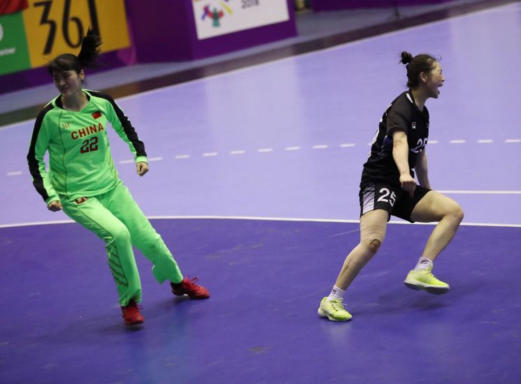 여자 핸드볼, 중국 꺾고 금메달 획득…2회 연속 우승