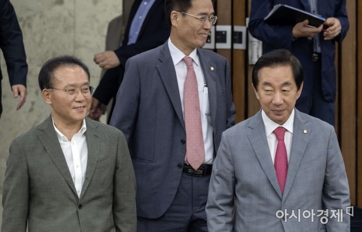 [포토] 자한당, 소득주도 성장 관련' 간담회 개최