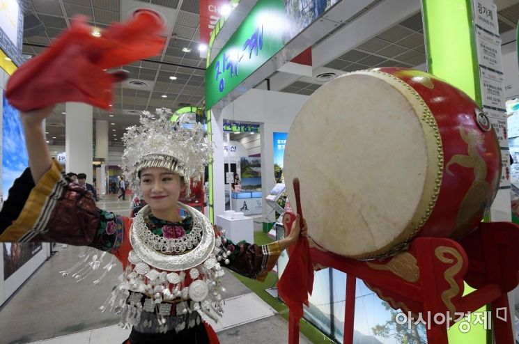 [포토] 박람회 홍보관에서 선보이는 장가계 전통 공연