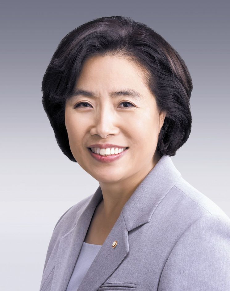 [아시아초대석] 여성 첫 국회 국토교통위원장…"SOC 사업 소홀해선 안돼" 소신