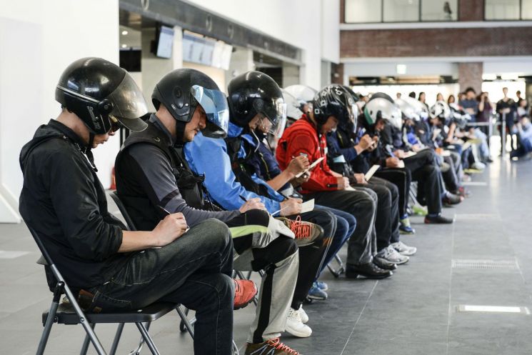 천경우 '잠시 멈춤,퍼포먼스'