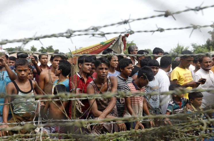 '로힝야족 사태'로 전방위적인 압박 받는 미얀마…입장 고수할까