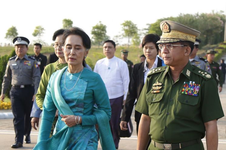 로힝야족 탄압에도 미얀마 지원 나선 日 속내는