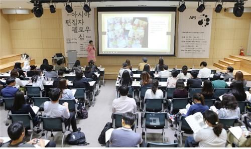 'SNS 시대' 편집자, 독자를 찾아 떠나다