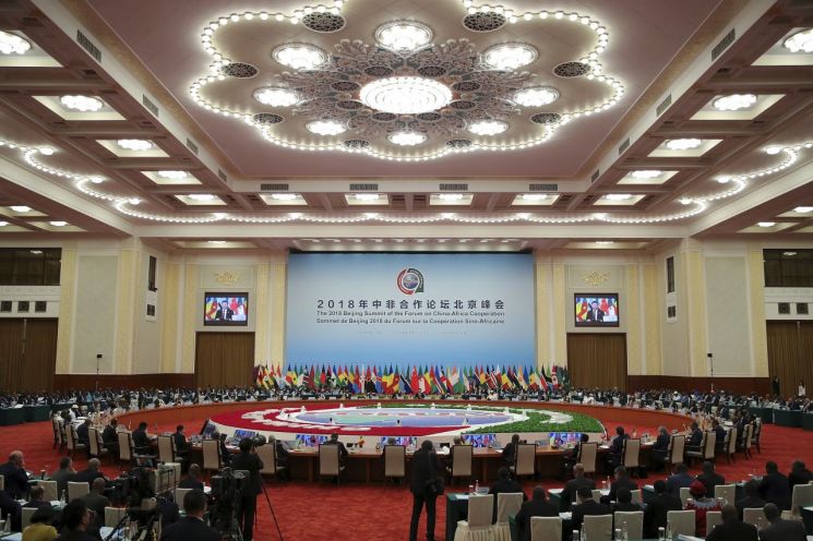 아프리카 600억弗 지원에 뿔난 중국인들…"중국도 가난해"