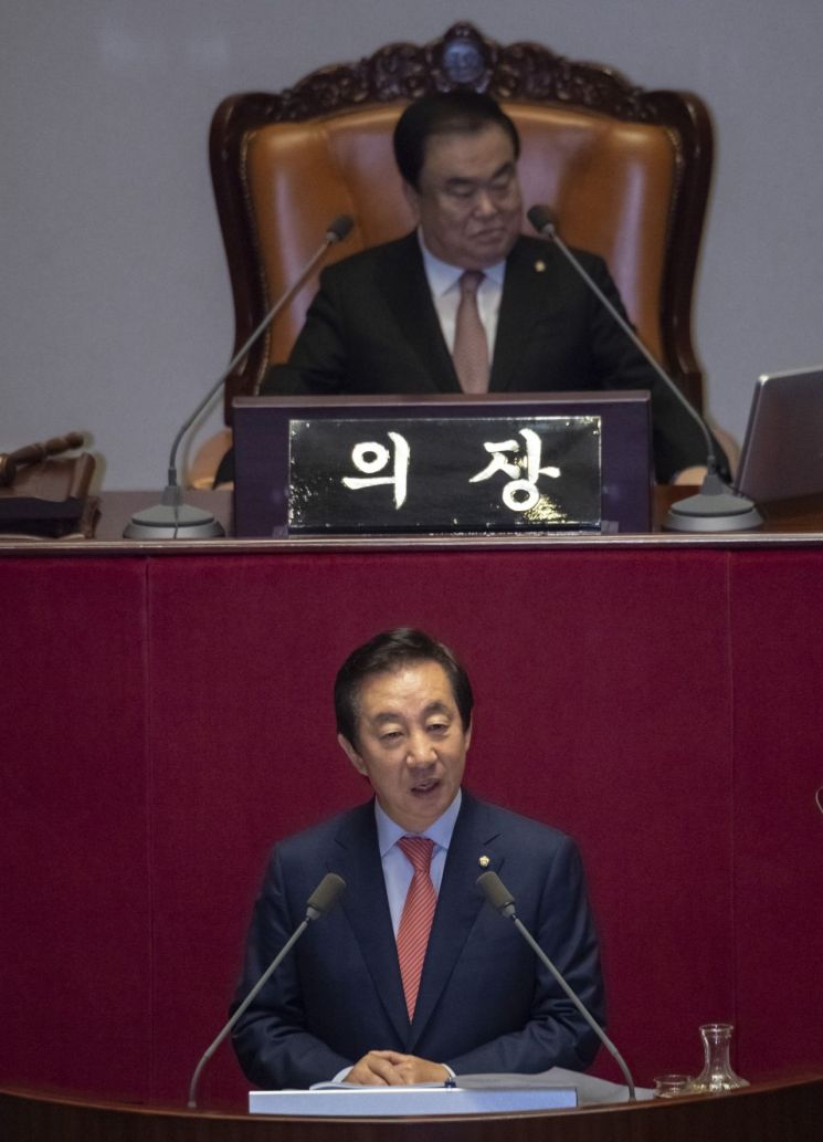 반복된 김성태의 '애드립'…文의장에 "정권 스피커" 비난 