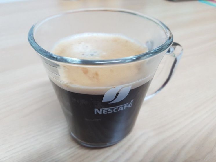 [신상 뜯어보기]스마트폰으로 뚝딱 커피 한잔…‘네스카페 골드블렌드 바리스타’